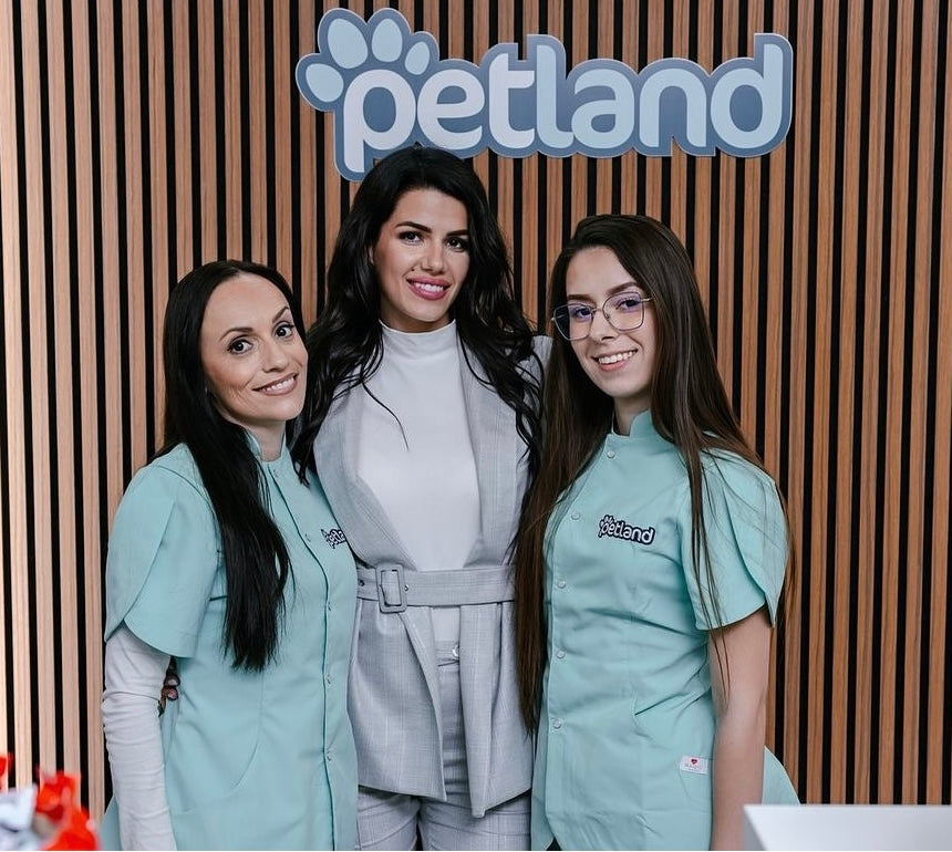 Najpopularnije i najkvalitetnije medicinske  uniforme i uniforme za salone na Balkanu (u  Srbiji , Bosni i Hercegovini i Republici Srpskoj, Crnoj Gori,Hrvatskoj i Makedoniji) I u Evropi.